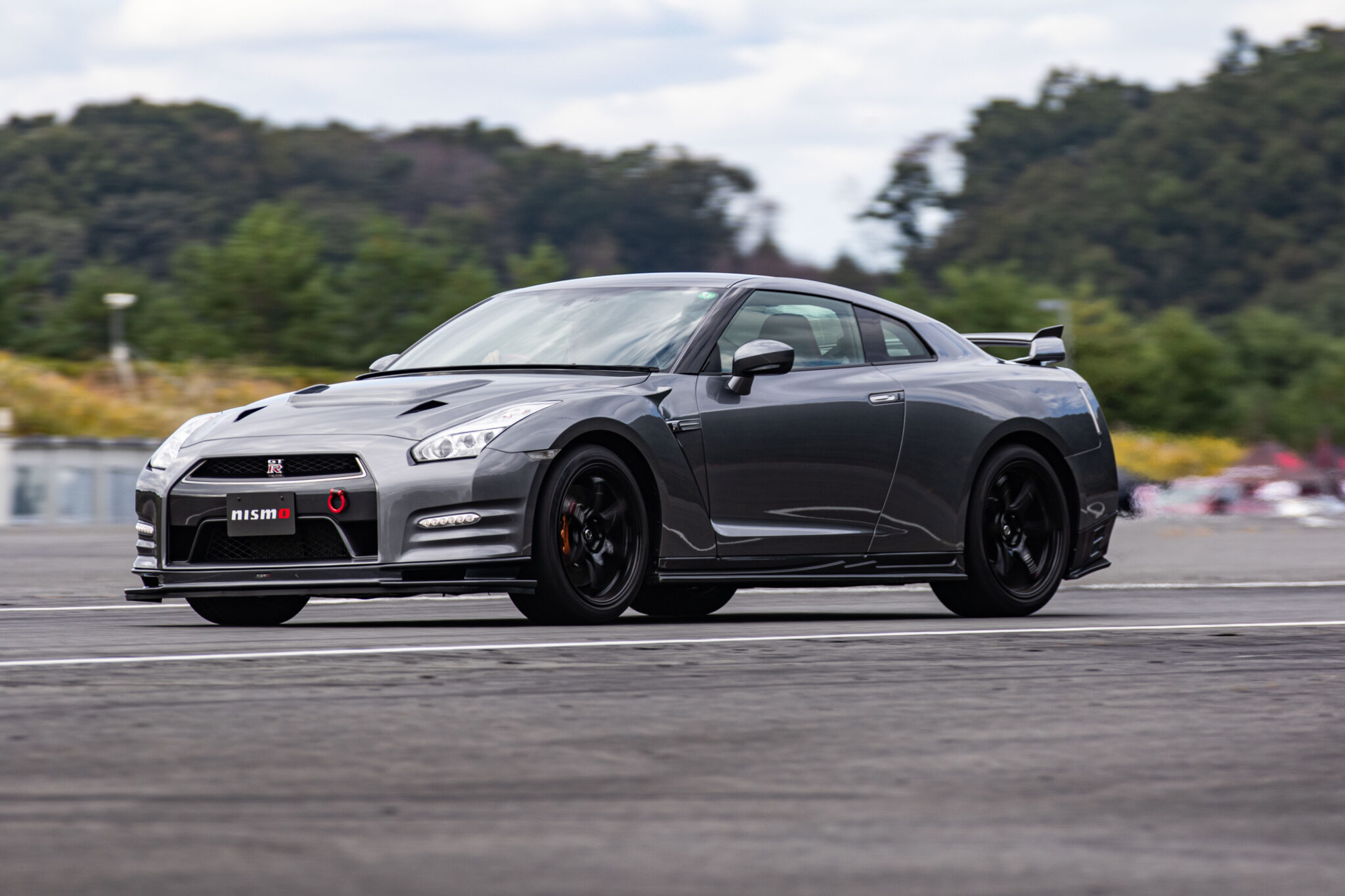 NISMO R35 GT-R「T-spec仕様のサスキットでしなやかな乗り味を手に入れる」ワークスチューン試乗会より - REVSPEED