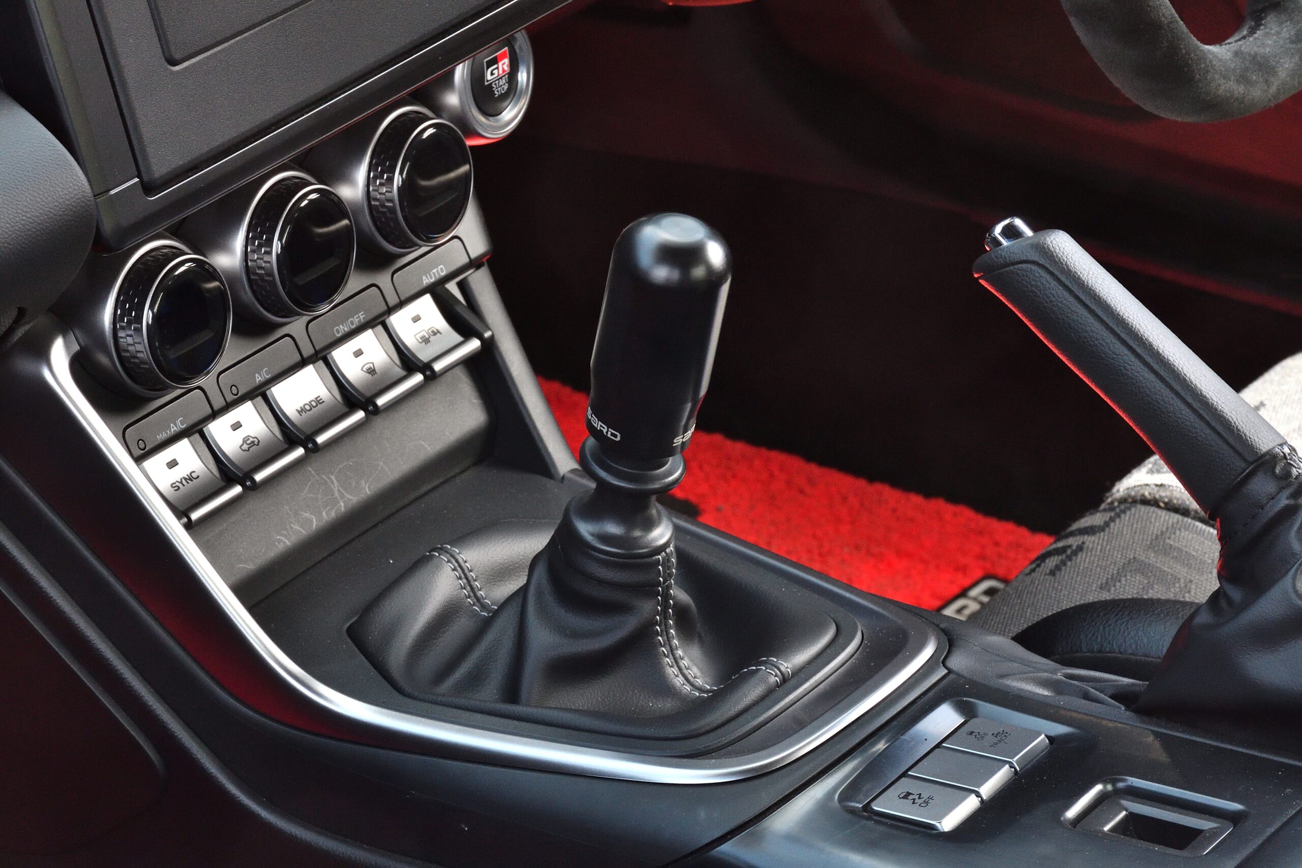 希少！！XGTノブ 往年のスーパーGT車両がモチーフ SARDから『GTシフトノブ タイプL』新